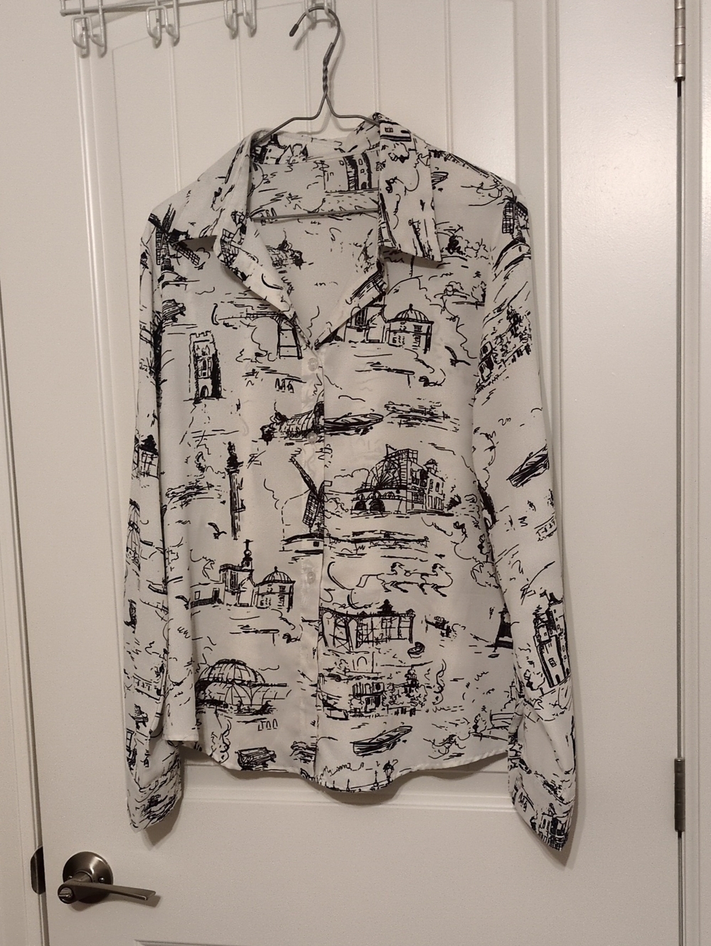 Women Scenic-Print Button Front Blouse - White/Black